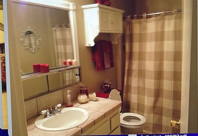 Full batht - 1020 34th Ave NW Unit 1020