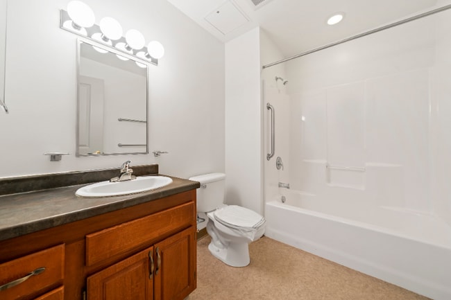 Photo - 235 Pond St Unidad 115