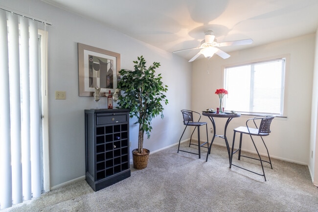 1 Bedroom Dinning Room Floorplan at Woodbridge of Castleton Apartments