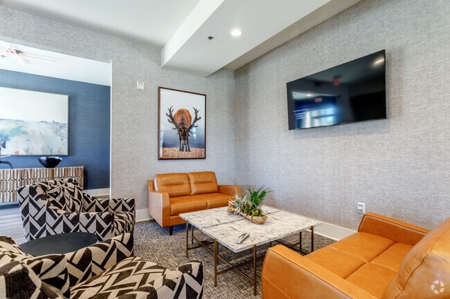 Leasing Center - Crowne at Old Town North