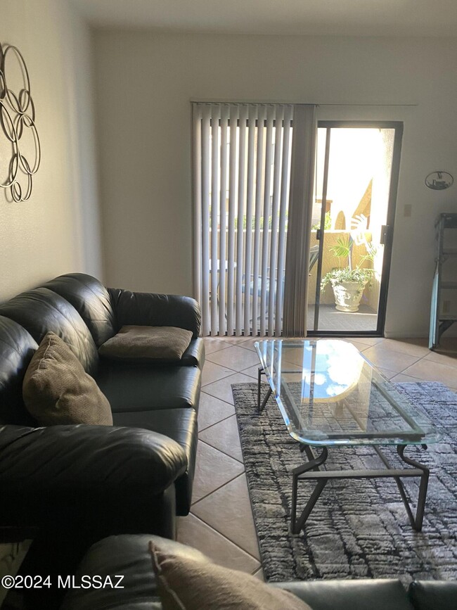5500 N Valley View Rd Unit 208