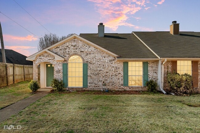 Photo - 5005 Longstreet Pl