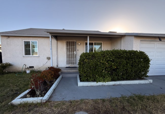 Building Photo - 8453 Hazeltine Ave Rental