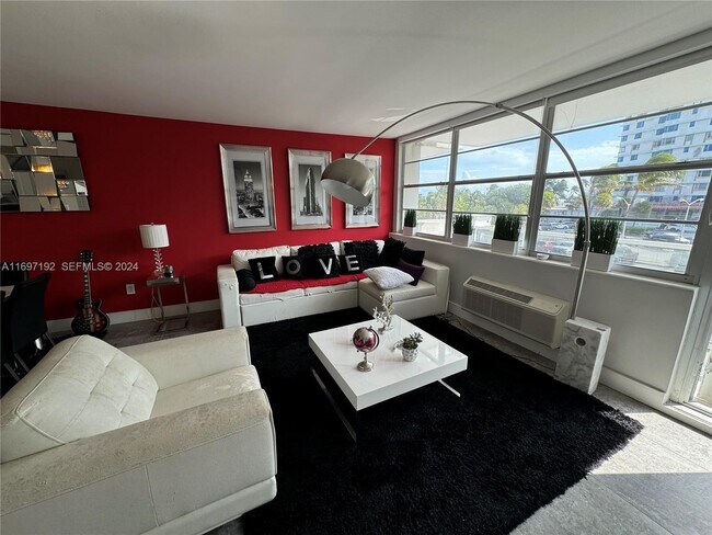 Photo - 5313 Collins Ave Unit 308