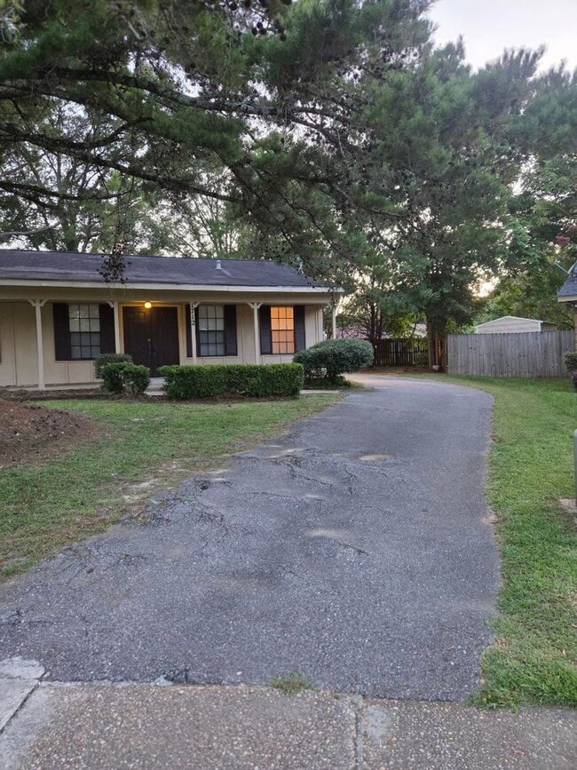 Building Photo - 3/2 in Claremont Subdivision Rental