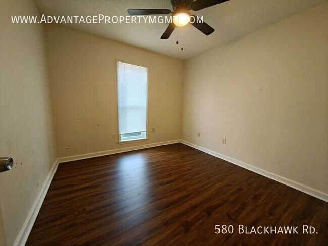 Photo - 580 Blackhawk Rd