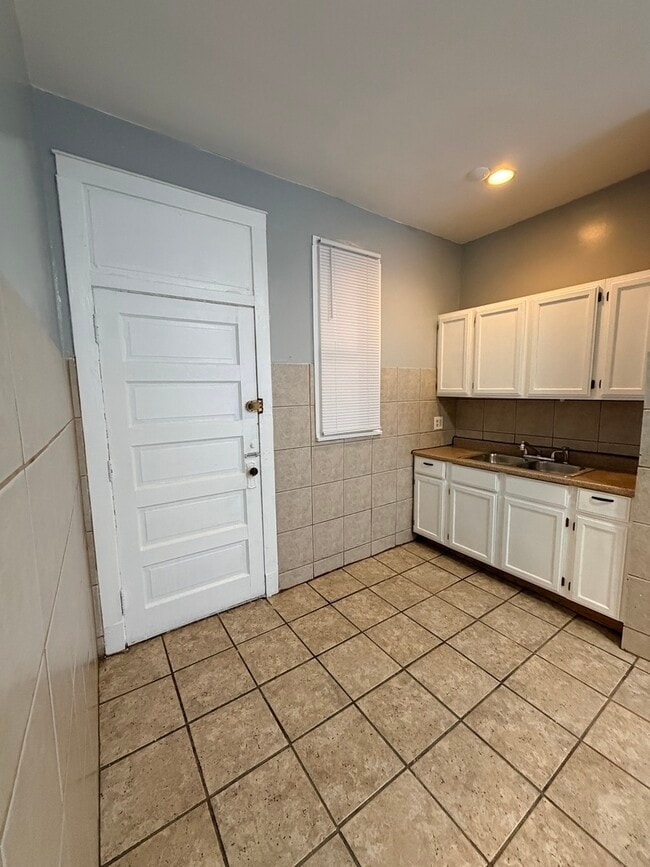 Photo - 7700 S Green St