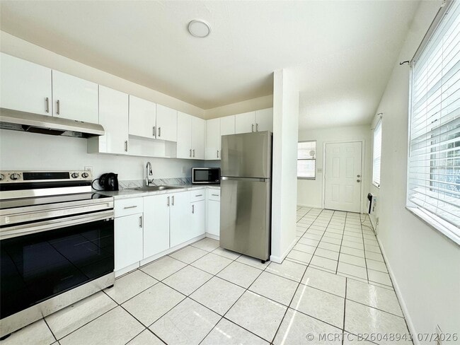 Photo - 147 W 17th St