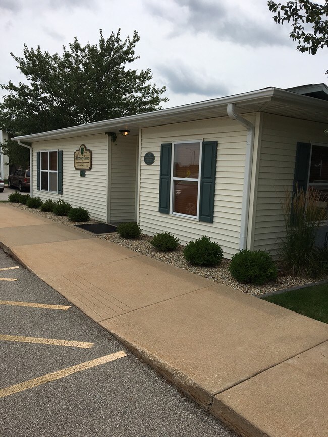 PARKWAY ESTATES Apartments Galesburg, IL