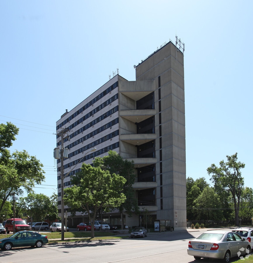 Photo - Heltzer Manor Apartments