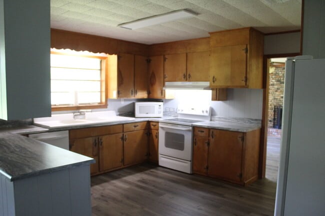 Photo - 185 Luther Davis Rd