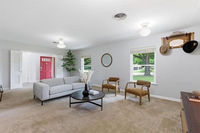 1215 W Live Oak St