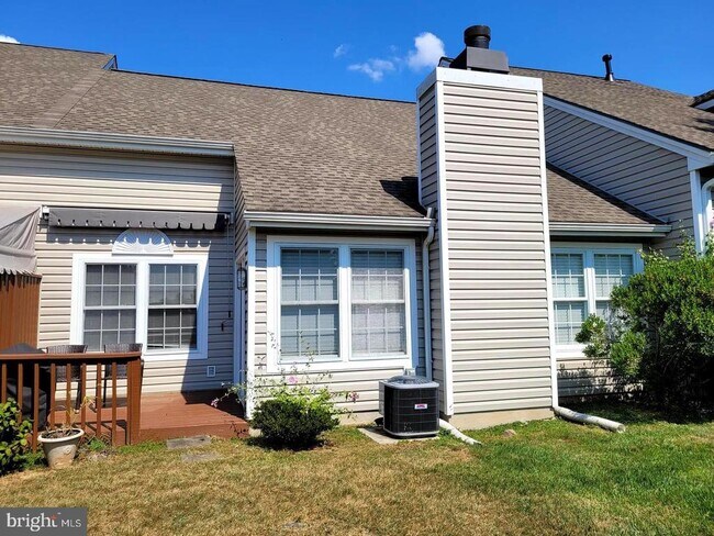 Photo - 138 Hawthorne Ct