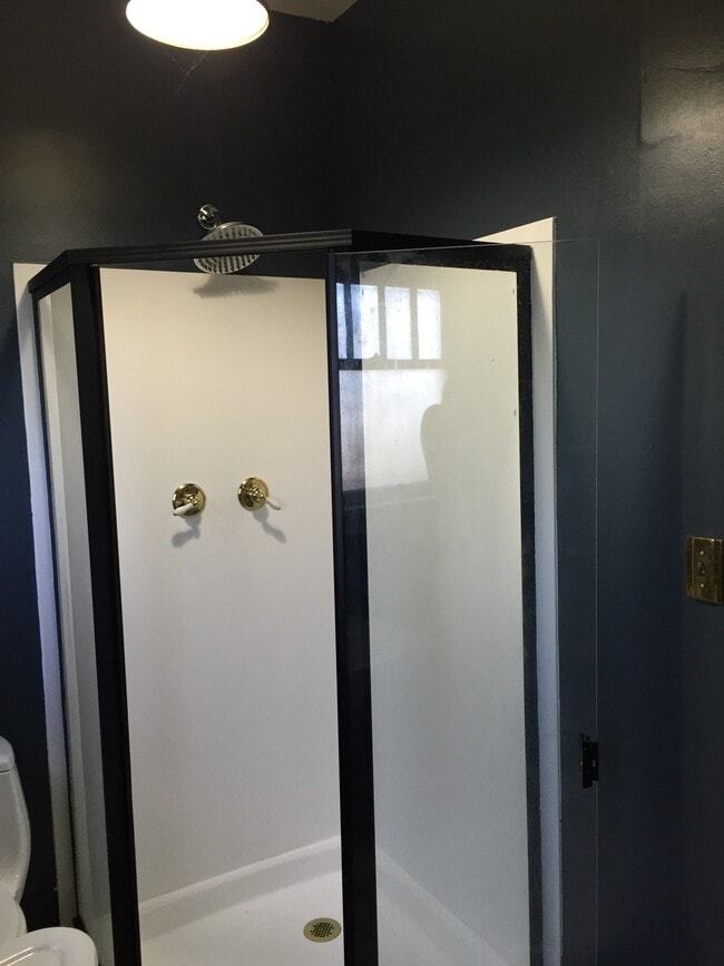 816 Alameda Street Unidad Room