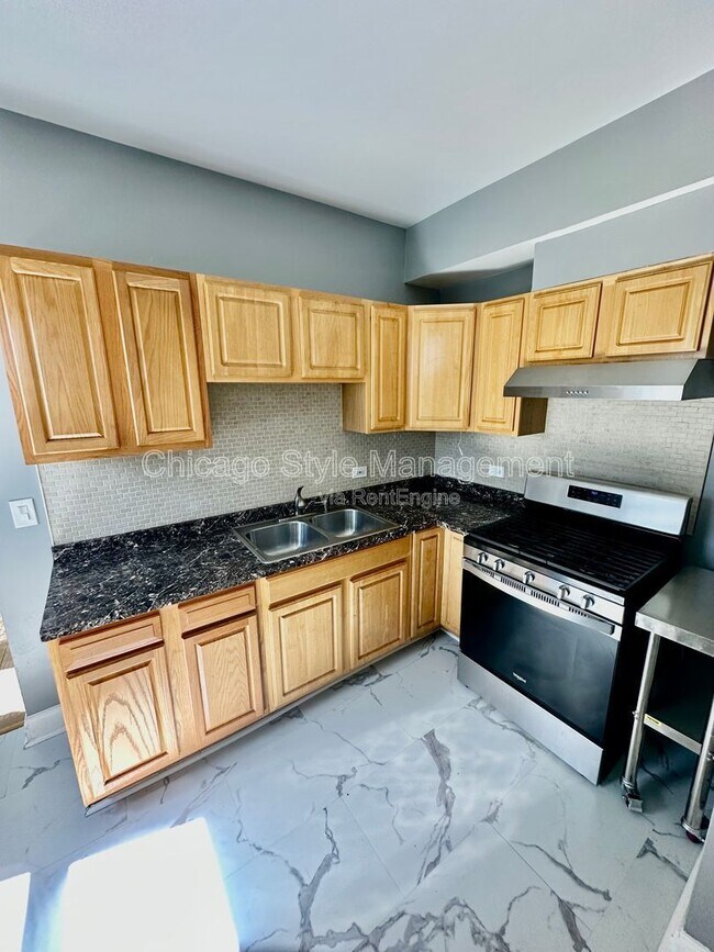 3302 W Fulton Blvd Unit 3