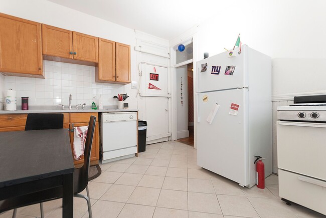 Building Photo - Boston University Area 2bed / 1bath $2500 available September 2026