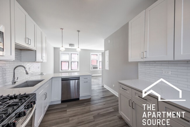 Building Photo - 3925 N Janssen Ave Unit N1