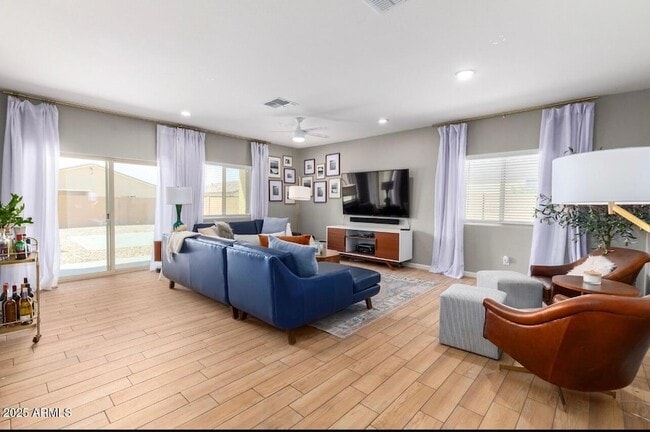 Photo - 155 W Jamaica Pl