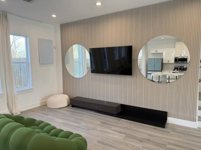 Photo - 2335 Paul Quinn St