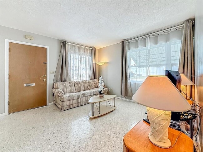 Photo - 250 Rosery Rd NW