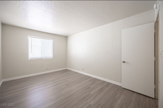 Building Photo - 5336 Mancos Ct Unit 2