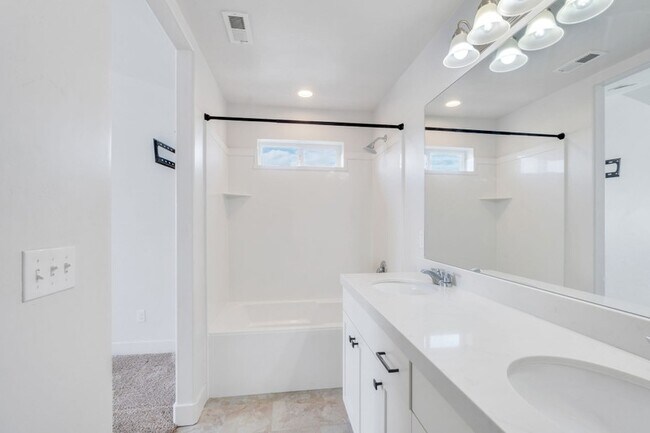 Photo - 564 N 40 W St