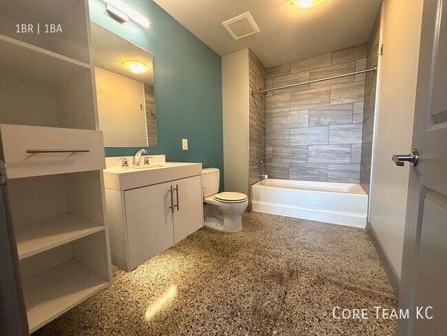 Photo - 306 E 12th St Unidad 1002