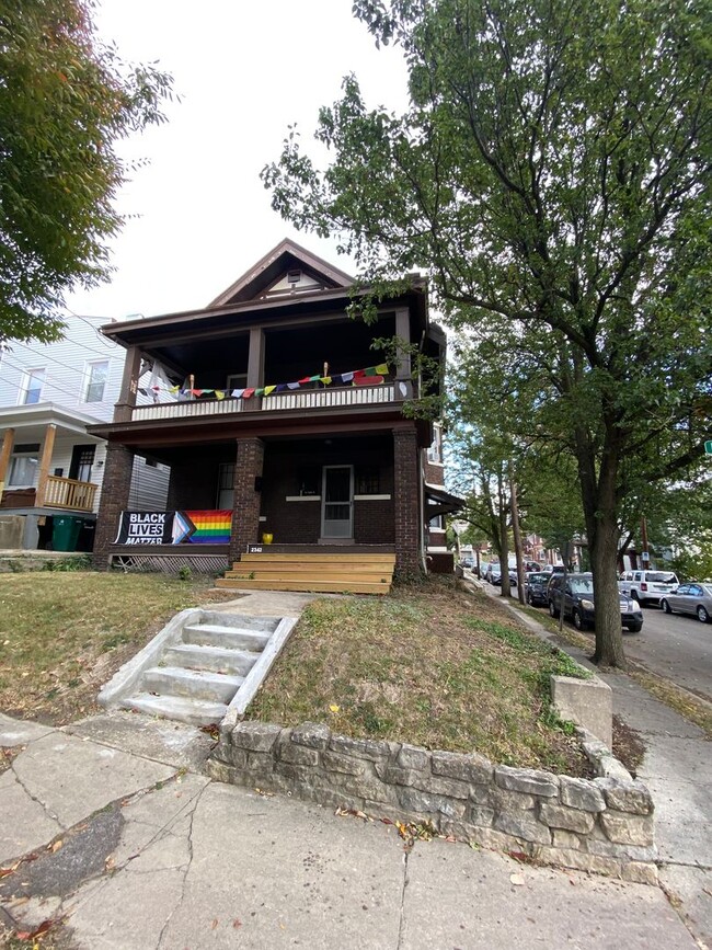 7-8 Bedroom House Located in Clifton Near ... - 7-8 Bedroom House Located in Clifton Near ...