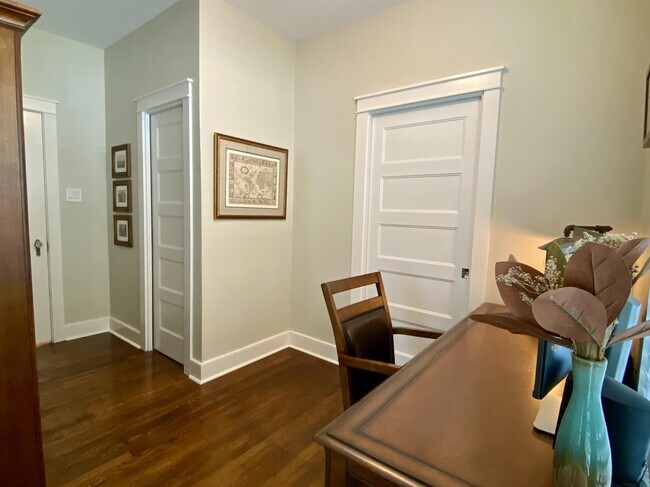 Photo - 107 W Ridgewood Ct