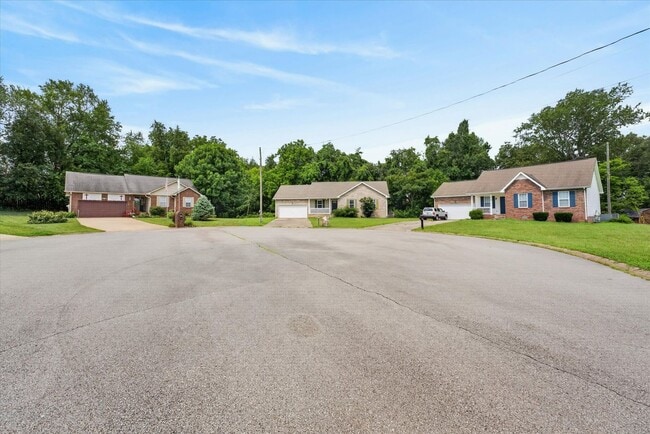 Photo - Three Bedroom in Sango!