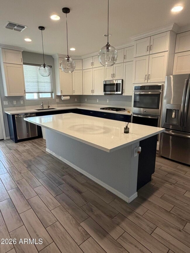 1563 W Marlin Dr