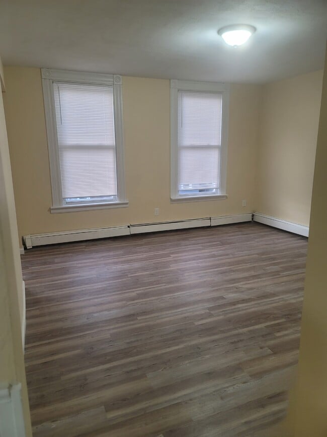 357 Poplar St Unit 2nd floor