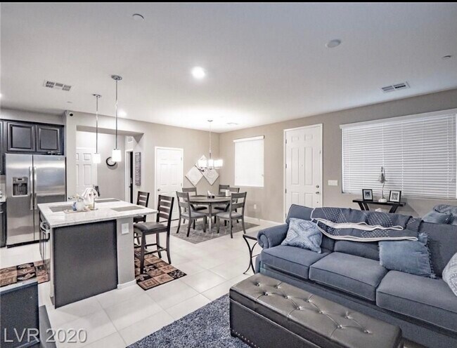 8418 Classique Ave