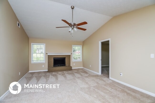 Photo - 606 Hamlet Ct SE