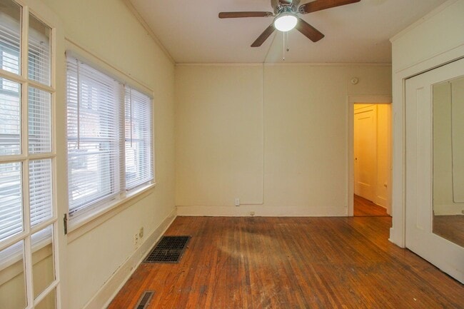 Photo - 1111 E Walnut St Unit Apt 102