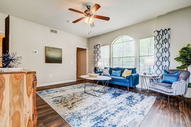 Legacy of Cedar Hill Apartments and Townhomes