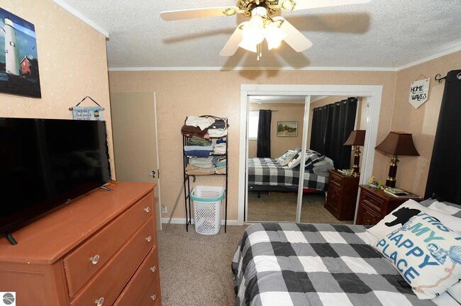 Photo - 5883 Lake Ln Dr