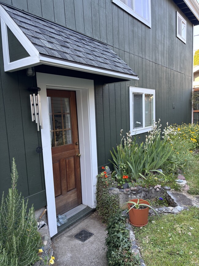 Back door - 704 Gladstone St