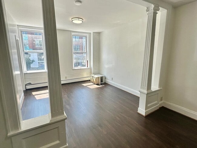 Building Photo - 340 2nd St Unit 4