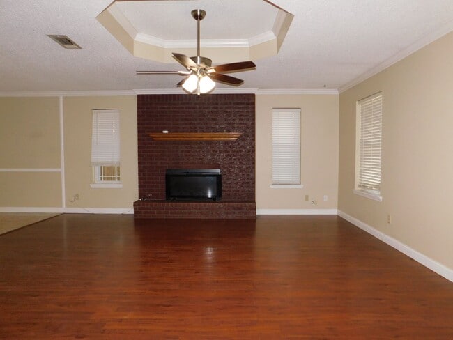 Charming 3 Bed 2 Bath House - Charming 3 Bed 2 Bath House