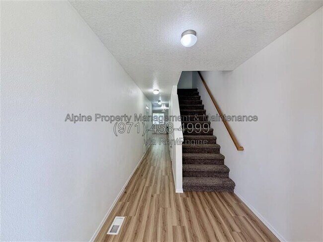 210 NW Connell Ave