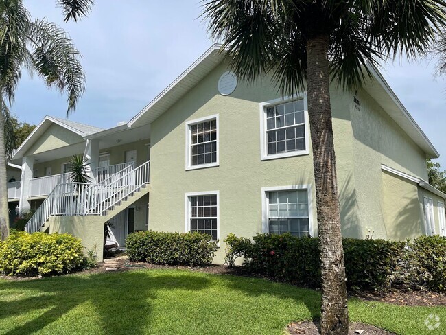Building Photo - ANNUAL RENTAL - 2ND FLOOR LAKE VIEW 2 BED ... Unit 149