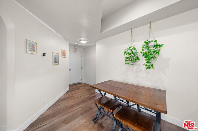 Photo - 620 S Gramercy Pl Unit 228