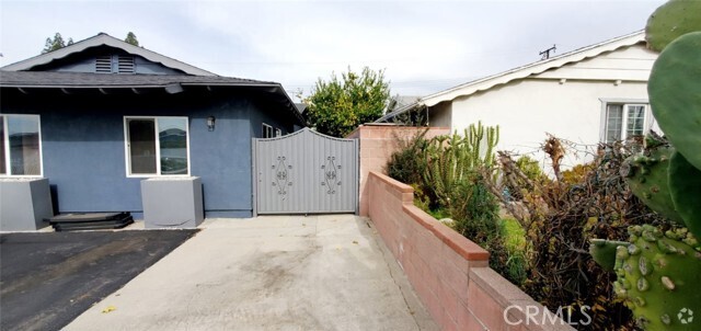 Building Photo - 1109 Essex St Rental