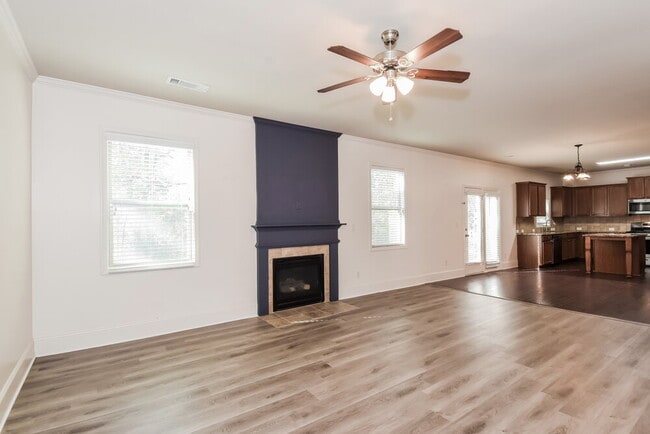 Photo - 332 Providence Walk Way