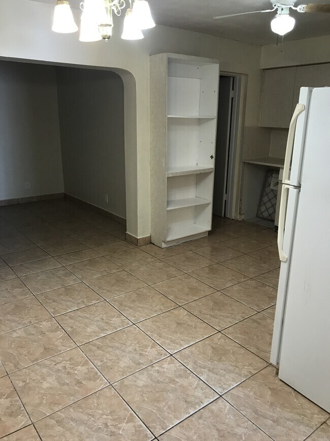 Photo - Large 5-2 house in Oakland Park