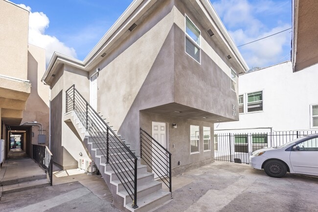 Building Photo - 923 1/2 N Avenue 50 Rental