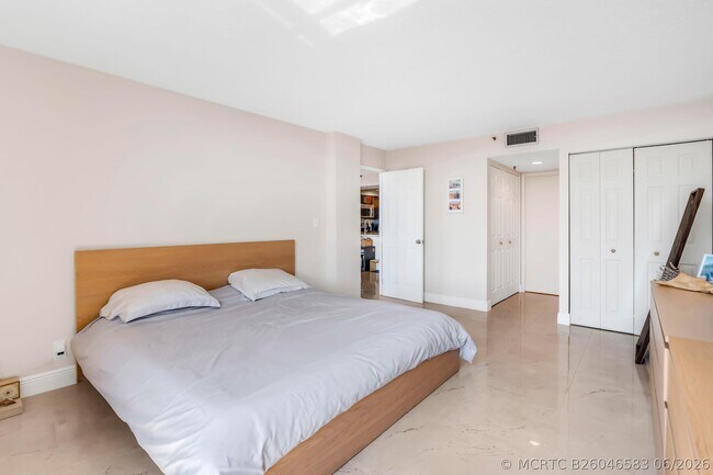 Photo - 22 Royal Palm Way Unit 606