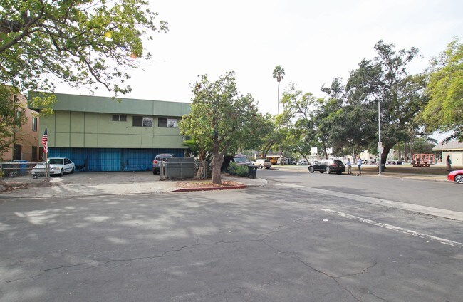 Photo - 2402-2404 2nd Ave