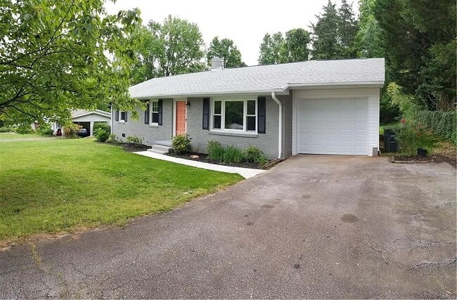 Building Photo - 3 Bedroom Renovated Ranch Style Home in Seneca